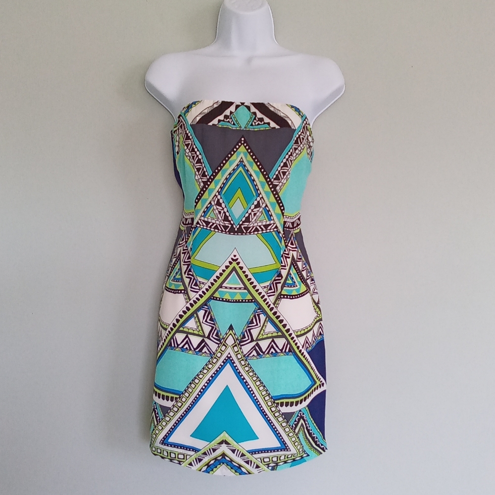 Strapless cocktail dress wirh cutout back
